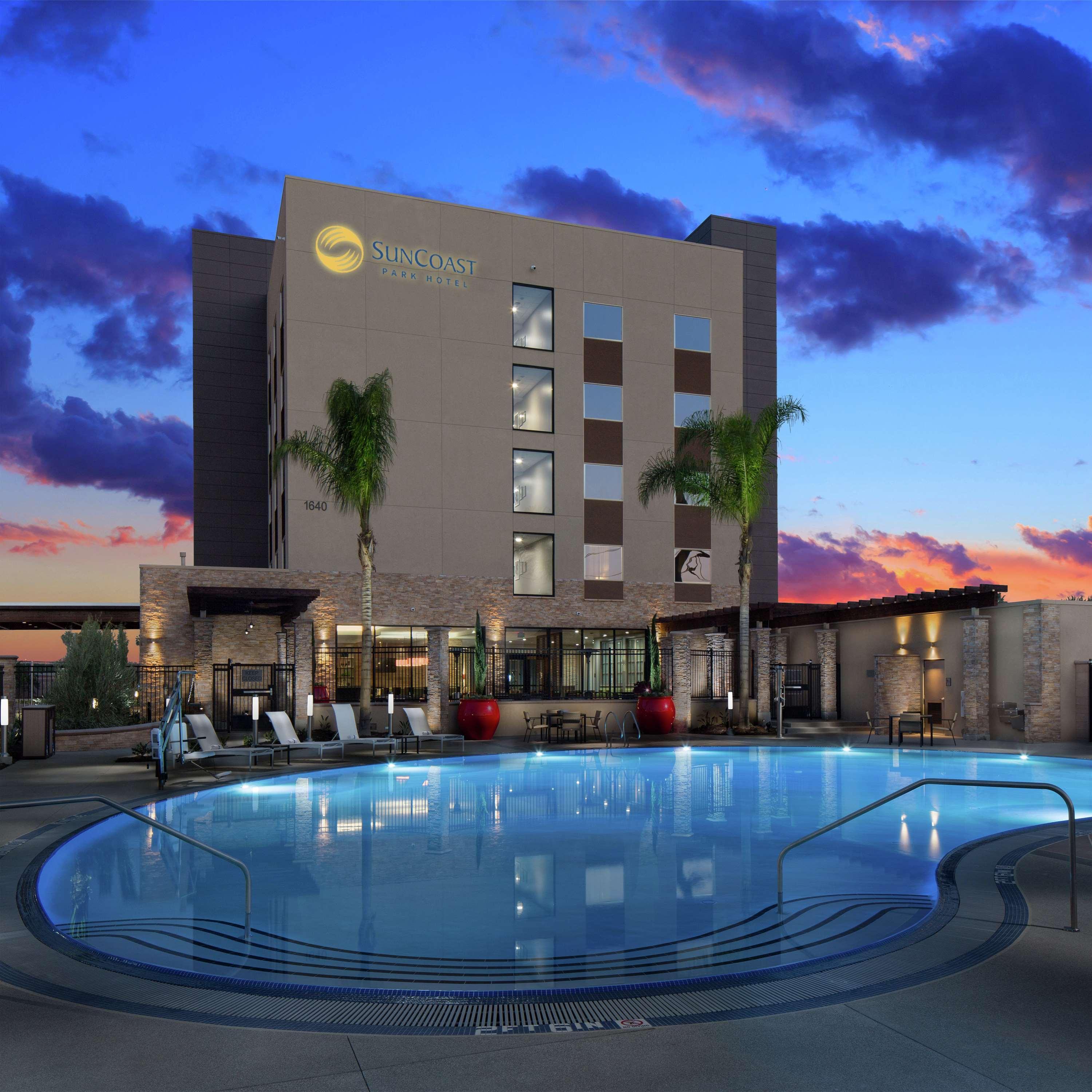 Suncoast Hotel Anaheim, Tapestry Collection By Hilton Экстерьер фото