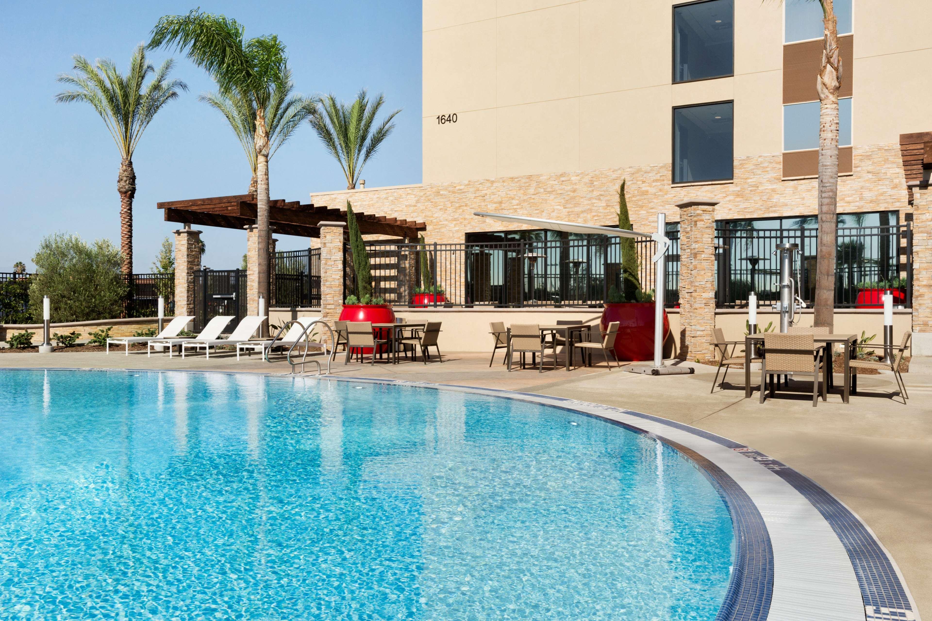 Suncoast Hotel Anaheim, Tapestry Collection By Hilton Экстерьер фото